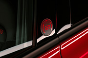 (RED) logo na B-sloupku