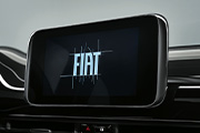 Infotainment systém se 7″ dotykovým displejem