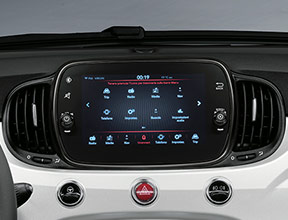 UCONNECT™ RÁDIO S NAVIGACÍ, 7" DOTYKOVÝM DISPLEJEM, BLUETOOTH, HANDSFREE A OVLÁDÁNÍM NA VOLANTU, USB, AUX, DAB A 6 REPRODUKTORY