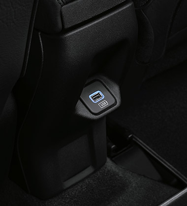 ZADNÍ USB PORT