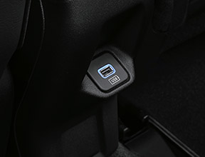 ZADNÍ USB PORT