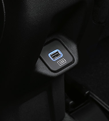 ZADNÍ USB PORT